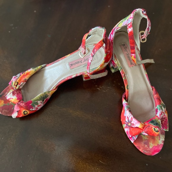 Betsey Johnson heels - Picture 1 of 3